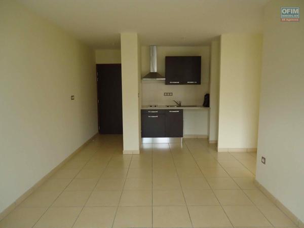 A vendre T2 dans la residence Lobellia à Ste Clotilde, proche des universités, commerces...