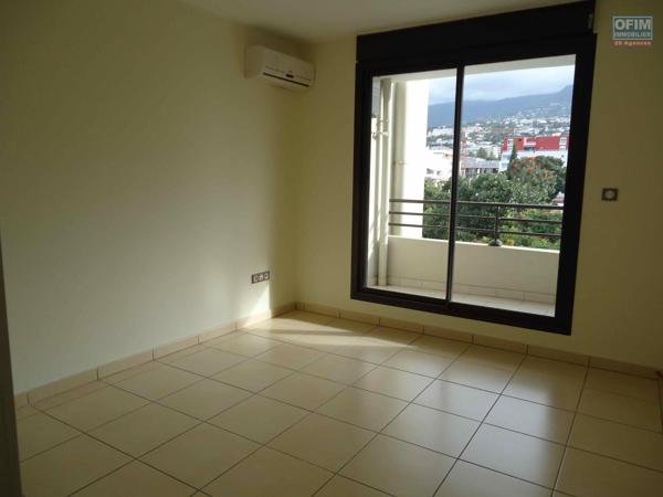 A vendre T2 dans la residence Lobellia à Ste Clotilde, proche des universités, commerces...