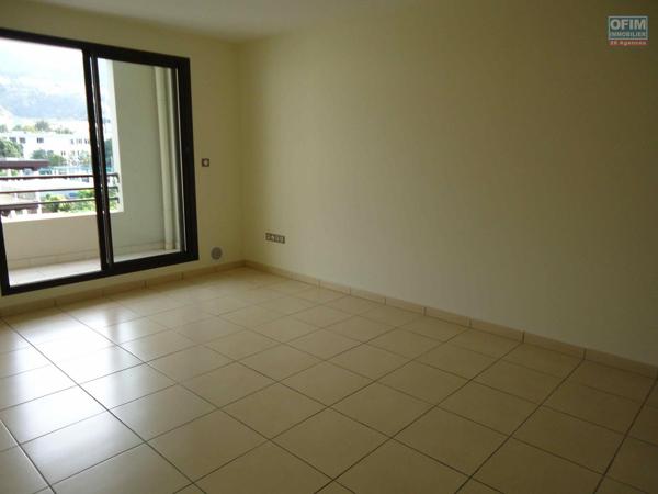 A vendre T2 dans la residence Lobellia à Ste Clotilde, proche des universités, commerces...