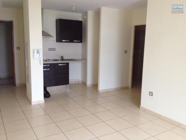 A vendre T2 dans la residence Lobellia à Ste Clotilde, proche des universités, commerces...