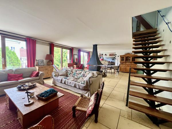 Maison
         6 pièces
        - 197 m² 385 000 € *