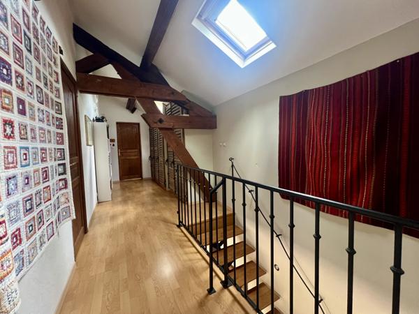 Maison
         6 pièces
        - 197 m² 385 000 € *