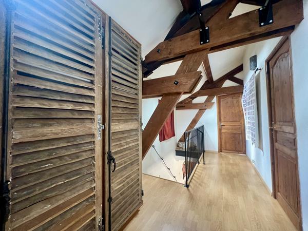 Maison
         6 pièces
        - 197 m² 385 000 € *