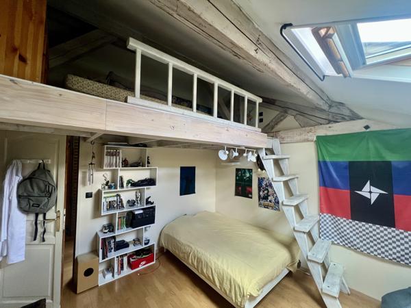 Maison
         6 pièces
        - 197 m² 385 000 € *