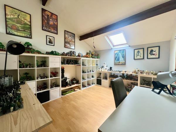 Maison
         6 pièces
        - 197 m² 385 000 € *