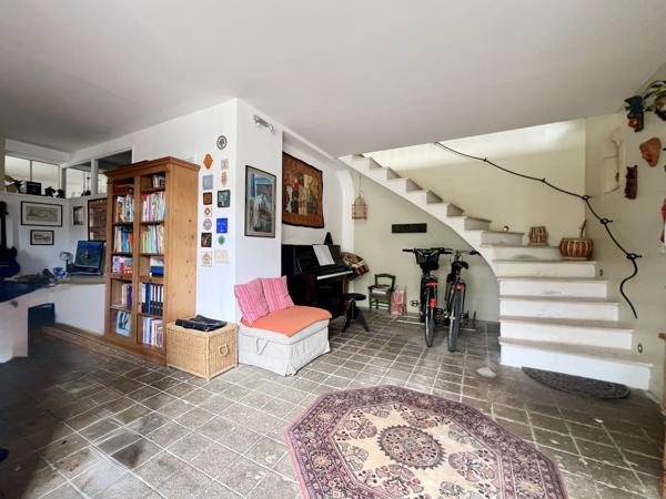Maison
         6 pièces
        - 197 m² 385 000 € *