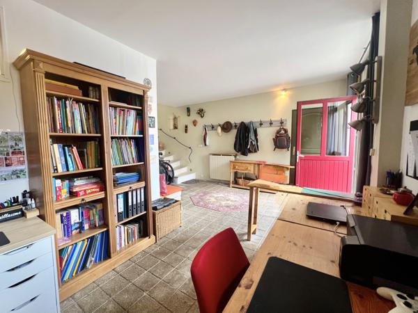 Maison
         6 pièces
        - 197 m² 385 000 € *