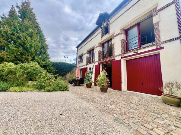 Maison
         6 pièces
        - 197 m² 385 000 € *