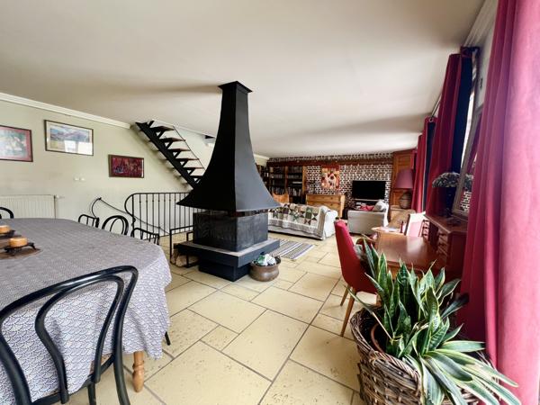 Maison
         6 pièces
        - 197 m² 385 000 € *