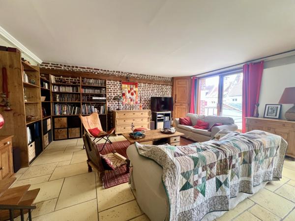 Maison
         6 pièces
        - 197 m² 385 000 € *