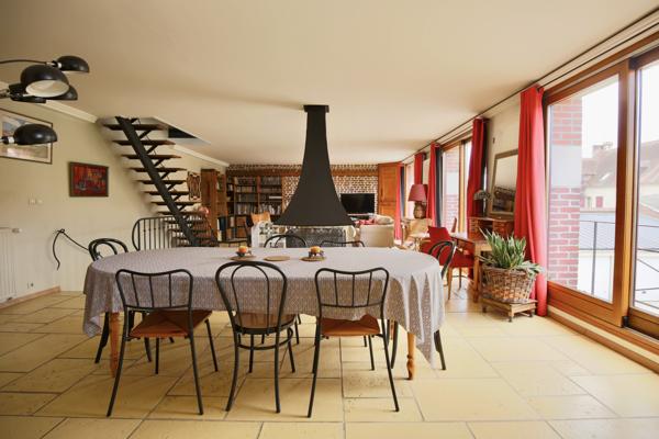 Maison
         6 pièces
        - 197 m² 385 000 € *
