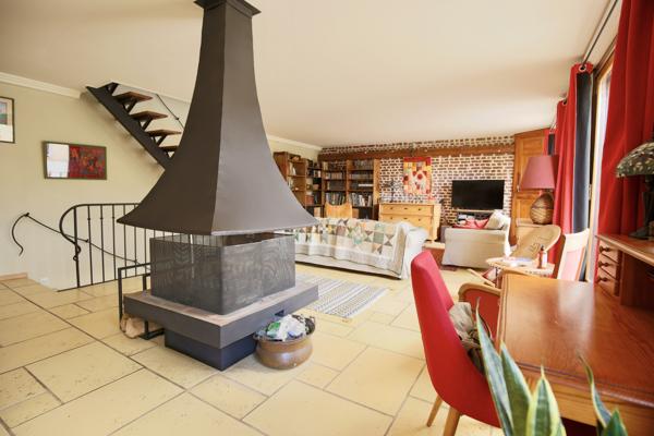 Maison
         6 pièces
        - 197 m² 385 000 € *