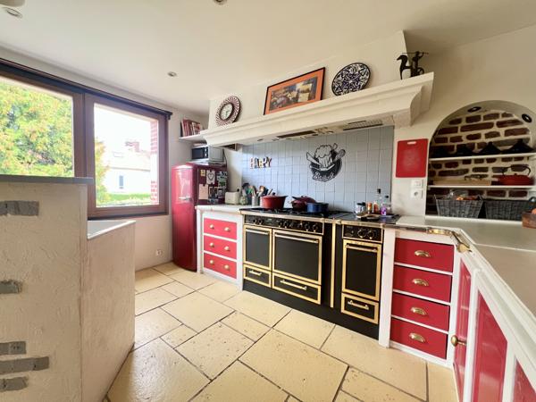 Maison
         6 pièces
        - 197 m² 385 000 € *