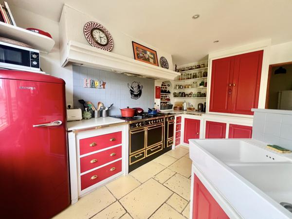 Maison
         6 pièces
        - 197 m² 385 000 € *
