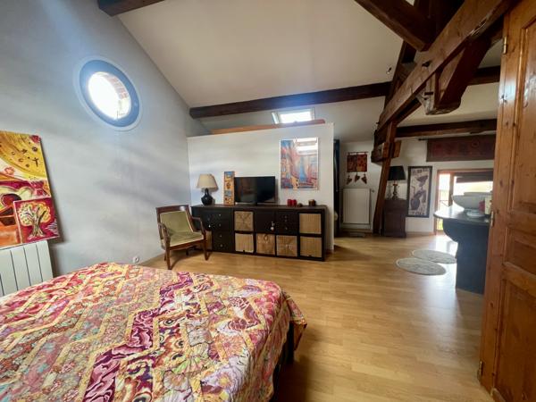 Maison
         6 pièces
        - 197 m² 385 000 € *