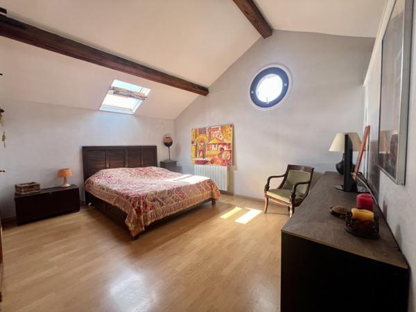 Maison
         6 pièces
        - 197 m² 385 000 € *