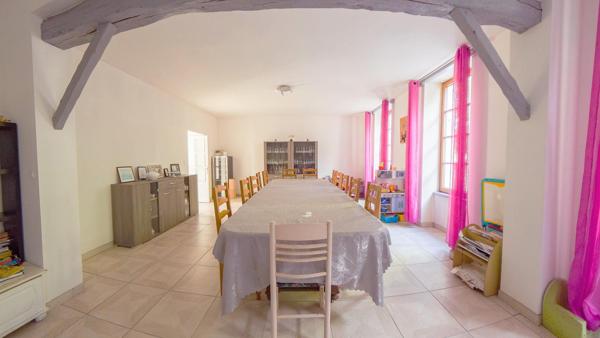 Longère à fort potentiel avec grandes dépendances