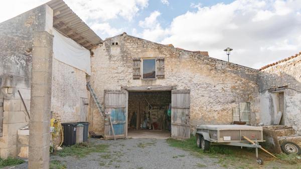 Longère à fort potentiel avec grandes dépendances