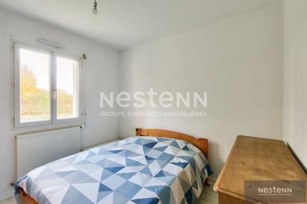 A VENDRE : Maison avec vie de plain pied, sur un terrain entièrement constructible, à 3 minutes du centre de Quessoy.