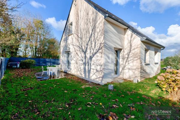 A VENDRE : Maison avec vie de plain pied, sur un terrain entièrement constructible, à 3 minutes du centre de Quessoy.