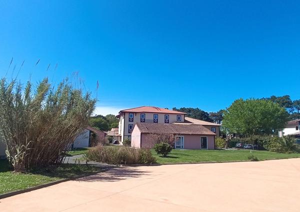 Appartement 2 pièces dans résidence avec piscine