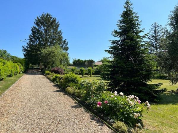 Magnifique propriété " exceptionnelle et rare" à 5 mn de SENS