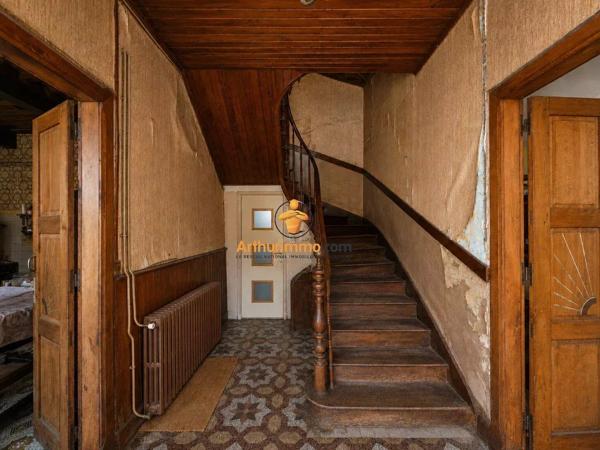 Vente                                                      Maison
                        
                     3 pièces                      216 m2                     à Laloubère