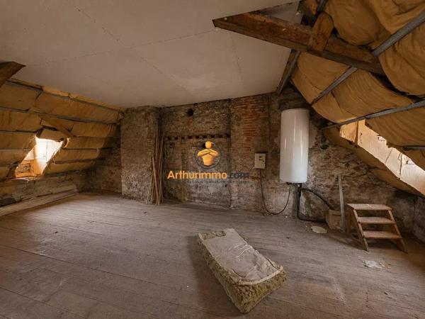 Vente                                                      Maison
                        
                     3 pièces                      216 m2                     à Laloubère