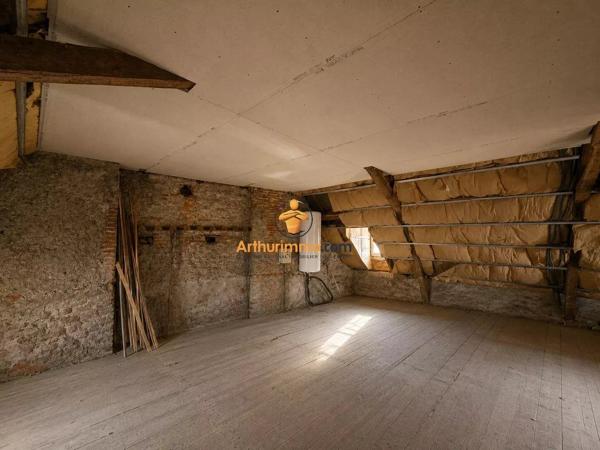 Vente                                                      Maison
                        
                     3 pièces                      216 m2                     à Laloubère