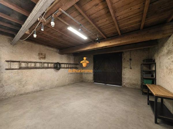 Vente                                                      Maison
                        
                     3 pièces                      216 m2                     à Laloubère
