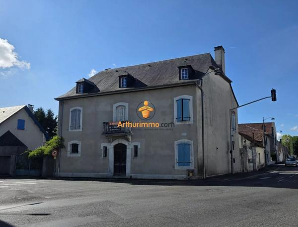 Vente                                                      Maison
                        
                     3 pièces                      216 m2                     à Laloubère