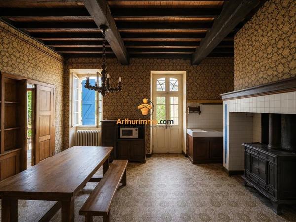 Vente                                                      Maison
                        
                     3 pièces                      216 m2                     à Laloubère