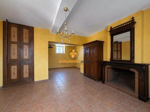 Vente                                                      Maison
                        
                     3 pièces                      216 m2                     à Laloubère