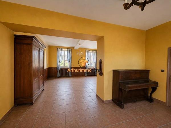 Vente                                                      Maison
                        
                     3 pièces                      216 m2                     à Laloubère