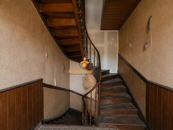 Vente                                                      Maison
                        
                     3 pièces                      216 m2                     à Laloubère