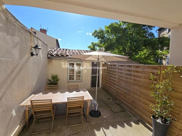 Vente                                                      Appartement
                        
                     3 pièces                      47 m2                     à Millau