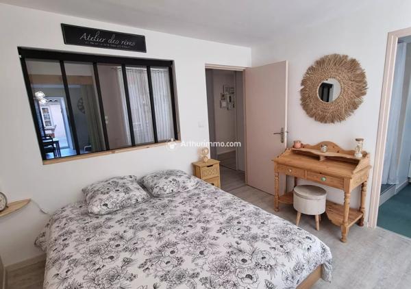 Vente                                                      Appartement
                        
                     3 pièces                      47 m2                     à Millau