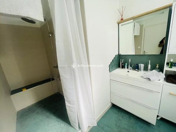 Vente                                                      Appartement
                        
                     3 pièces                      47 m2                     à Millau