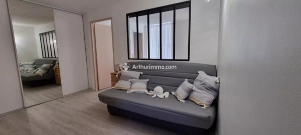Vente                                                      Appartement
                        
                     3 pièces                      47 m2                     à Millau
