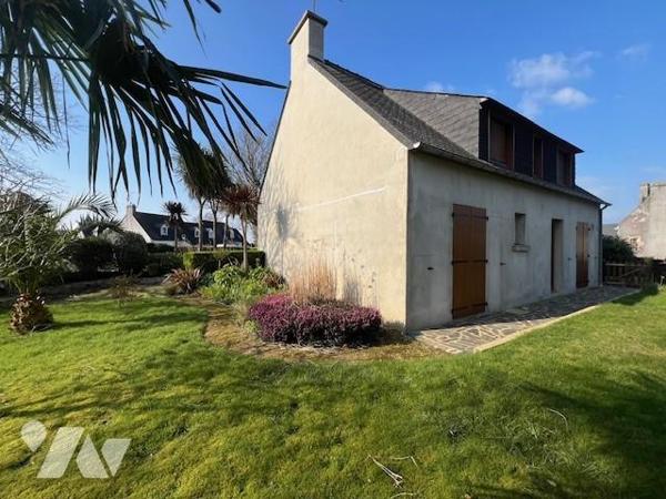 Une maison d'habitation à Ploneour Lanvern