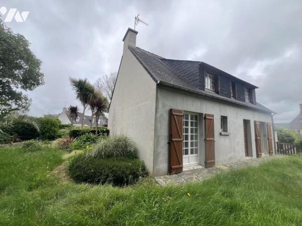 Une maison d'habitation à Ploneour Lanvern