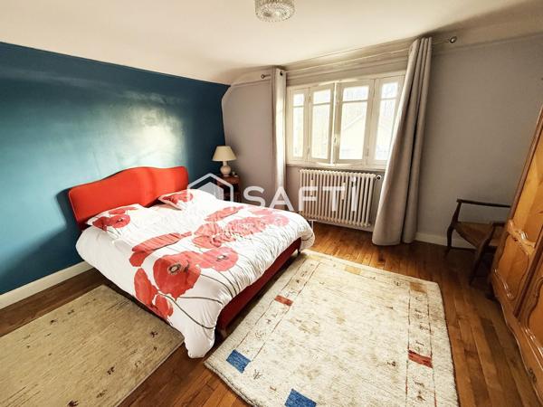 Jolie maison avec parc et piscine