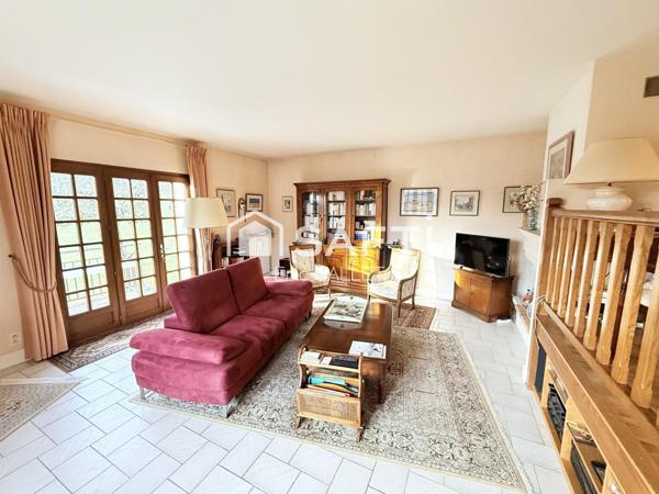 Jolie maison avec parc et piscine