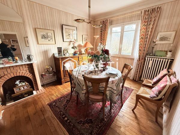 Jolie maison avec parc et piscine