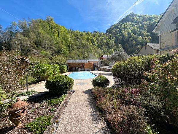 Maison de charme - cadre naturel exceptionnel avec piscine.