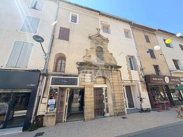 A LOUER 84120 PERTUIS CENTRE - LOCAL COMMERCIAL D'ENVIRON 47M² DONT 8M² DE RESERVE