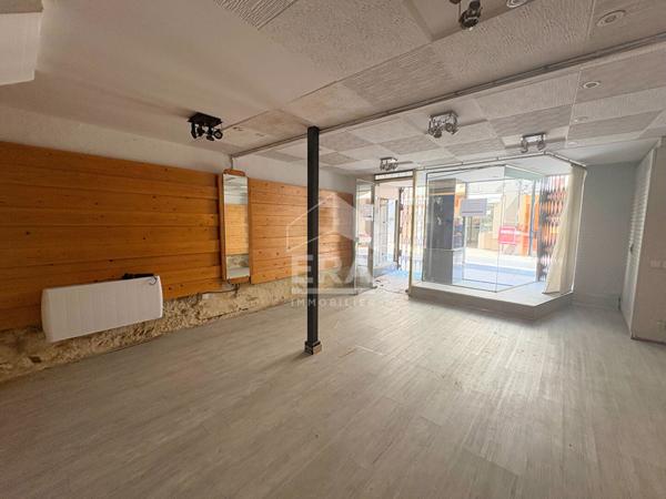 A LOUER 84120 PERTUIS CENTRE - LOCAL COMMERCIAL D'ENVIRON 47M² DONT 8M² DE RESERVE