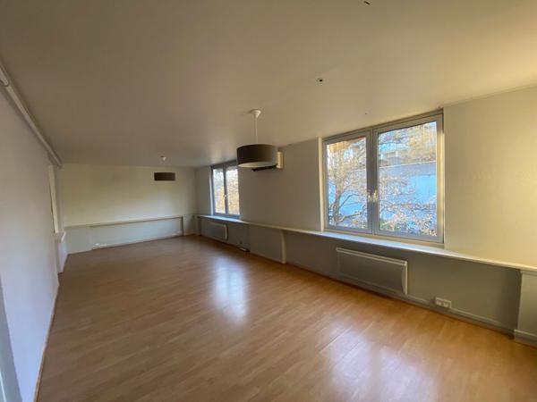 Bureaux à louer de 173 m² à Mulhouse, proche commodités et transports