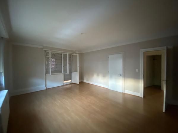 Bureaux à louer de 173 m² à Mulhouse, proche commodités et transports