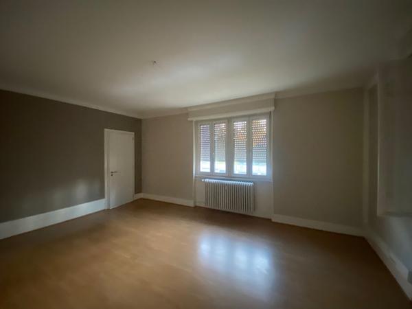 Bureaux à louer de 173 m² à Mulhouse, proche commodités et transports